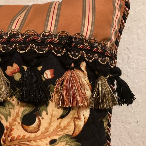 Croscill Throw Pillow approx 17x17” Bohemian style Striped on back w/11 Tassels - Picture 11 of 13